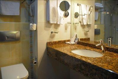 آدانا ارتن اوتل