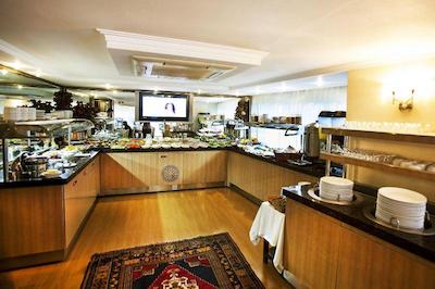 آدانا ارتن اوتل