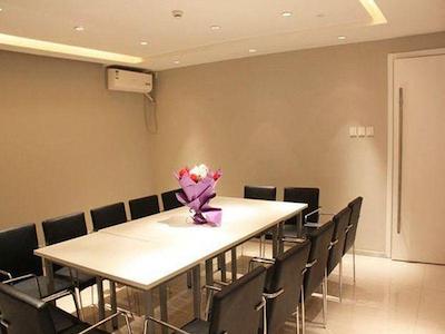 جینجیانگ این زیاوشان شیزین رود