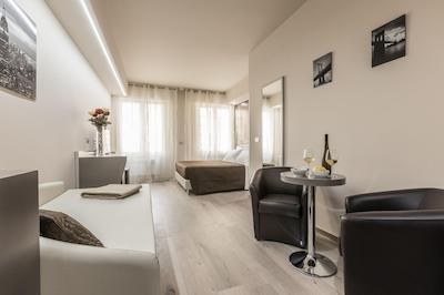 استوریا دلوکس رومز