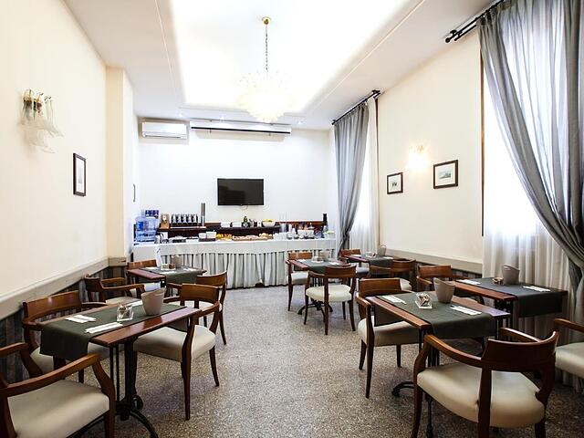 استوریا دلوکس رومز