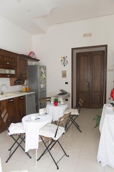 لاتیتیا گست هاوس 32