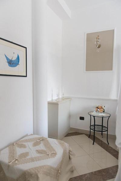 لاتیتیا گست هاوس 32