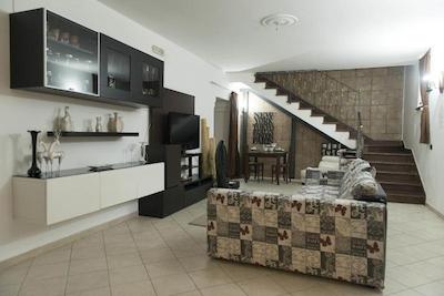 لاتیتیا گست هاوس 32