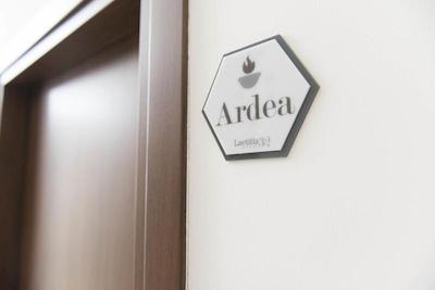 لاتیتیا گست هاوس 32