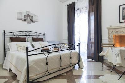 لاتیتیا گست هاوس 32