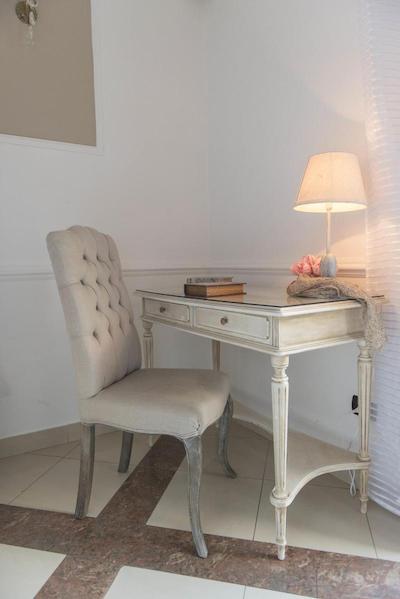 لاتیتیا گست هاوس 32