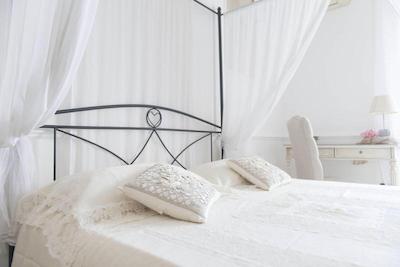 لاتیتیا گست هاوس 32