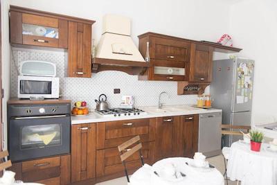 لاتیتیا گست هاوس 32