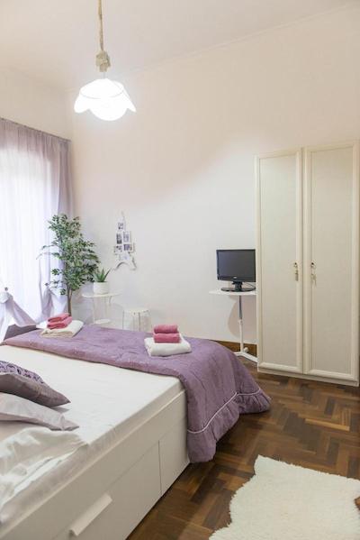 لاتیتیا گست هاوس 32