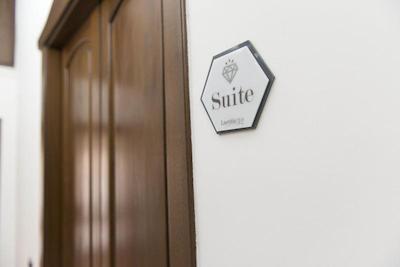 لاتیتیا گست هاوس 32