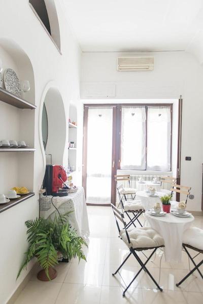 لاتیتیا گست هاوس 32