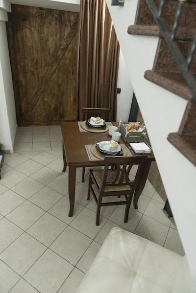 لاتیتیا گست هاوس 32