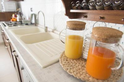 لاتیتیا گست هاوس 32