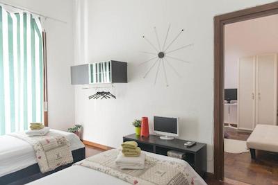 لاتیتیا گست هاوس 32