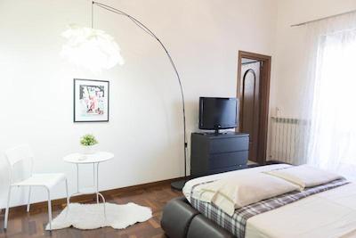 لاتیتیا گست هاوس 32