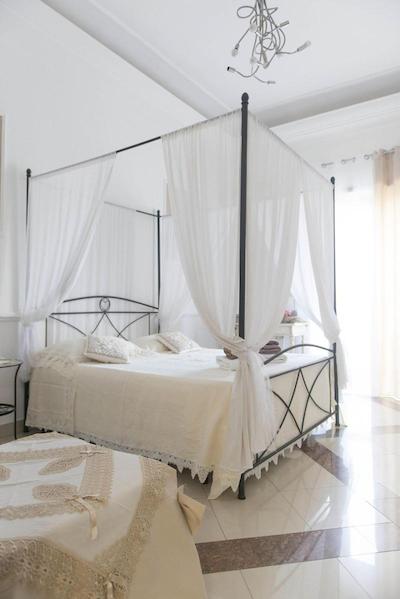 لاتیتیا گست هاوس 32