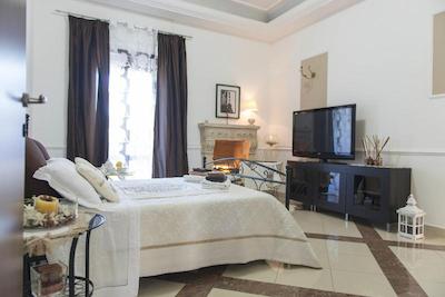 لاتیتیا گست هاوس 32