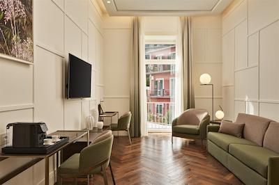 د بریتانیکو نیپلز کوریو کالکشن بای هیلتون