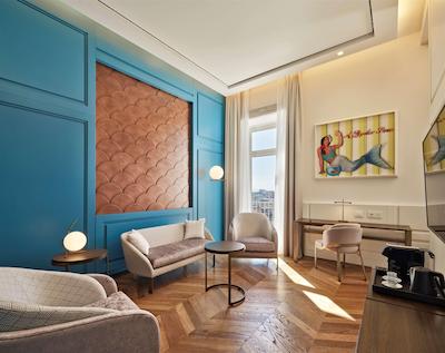 د بریتانیکو نیپلز کوریو کالکشن بای هیلتون