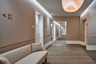 د بریتانیکو نیپلز کوریو کالکشن بای هیلتون