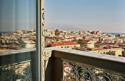 د بریتانیکو نیپلز کوریو کالکشن بای هیلتون