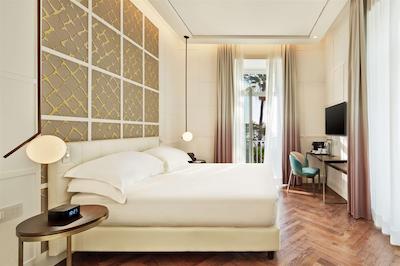 د بریتانیکو نیپلز کوریو کالکشن بای هیلتون