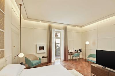 د بریتانیکو نیپلز کوریو کالکشن بای هیلتون