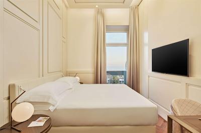 د بریتانیکو نیپلز کوریو کالکشن بای هیلتون