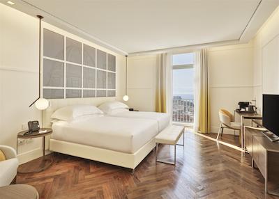 د بریتانیکو نیپلز کوریو کالکشن بای هیلتون