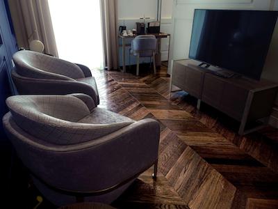 د بریتانیکو نیپلز کوریو کالکشن بای هیلتون