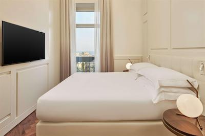 د بریتانیکو نیپلز کوریو کالکشن بای هیلتون