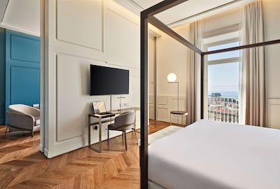 د بریتانیکو نیپلز کوریو کالکشن بای هیلتون