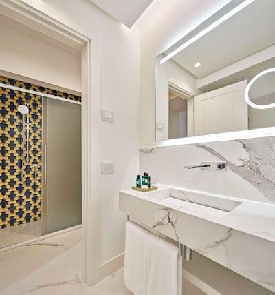 د بریتانیکو نیپلز کوریو کالکشن بای هیلتون