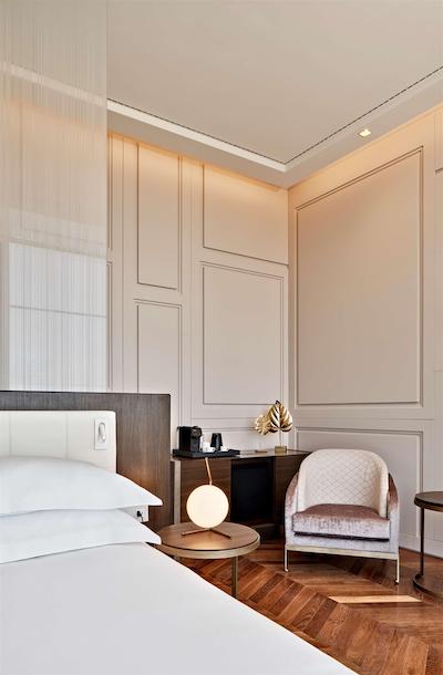 د بریتانیکو نیپلز کوریو کالکشن بای هیلتون