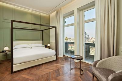 د بریتانیکو نیپلز کوریو کالکشن بای هیلتون