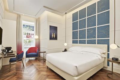 د بریتانیکو نیپلز کوریو کالکشن بای هیلتون