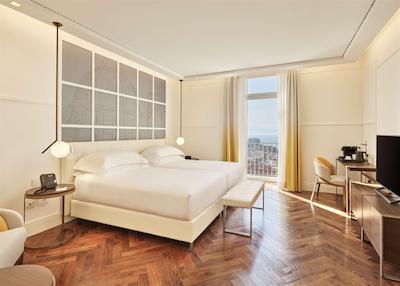 د بریتانیکو نیپلز کوریو کالکشن بای هیلتون