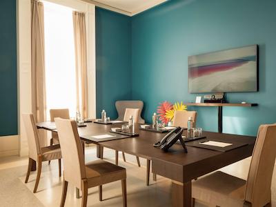 د بریتانیکو نیپلز کوریو کالکشن بای هیلتون