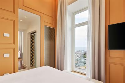 د بریتانیکو نیپلز کوریو کالکشن بای هیلتون