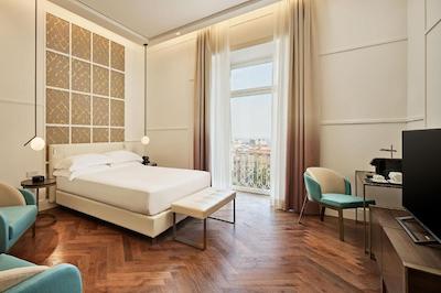 د بریتانیکو نیپلز کوریو کالکشن بای هیلتون