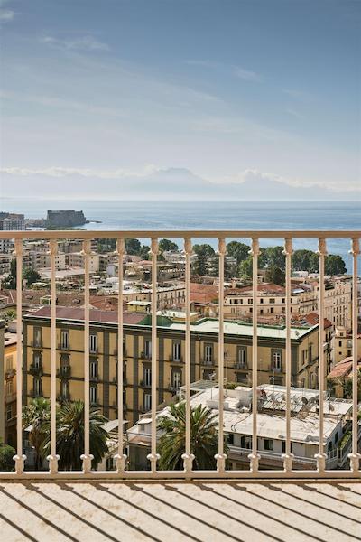 د بریتانیکو نیپلز کوریو کالکشن بای هیلتون