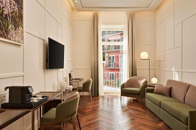 د بریتانیکو نیپلز کوریو کالکشن بای هیلتون