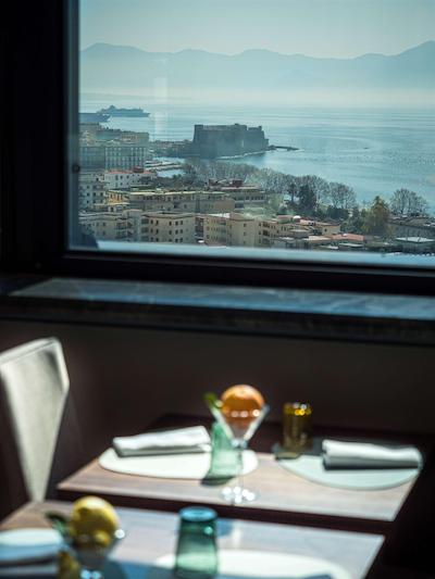 د بریتانیکو نیپلز کوریو کالکشن بای هیلتون