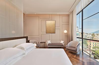 د بریتانیکو نیپلز کوریو کالکشن بای هیلتون