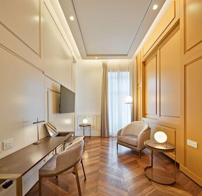 د بریتانیکو نیپلز کوریو کالکشن بای هیلتون