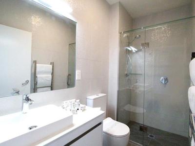 فرنز موتل اند سرویسد آپارتمنتز بیرکنهدز