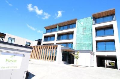 فرنز موتل اند سرویسد آپارتمنتز بیرکنهدز