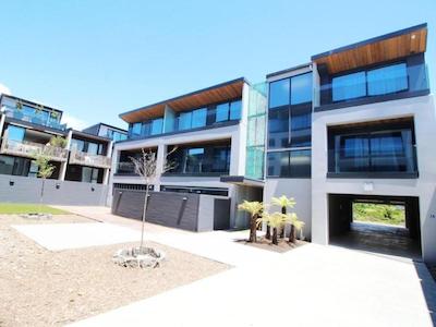 فرنز موتل اند سرویسد آپارتمنتز بیرکنهدز