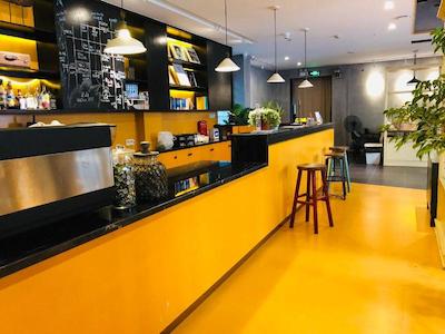 ووشانیی اینترنشنال یات هاستل